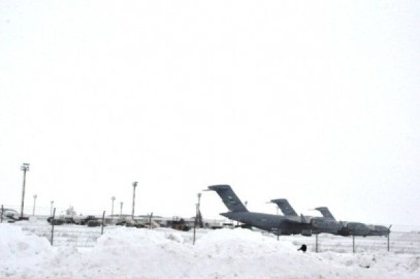 O aeronavă militară a aterizat de urgenţă pe Aeroportul Mihail Kogălniceanu
